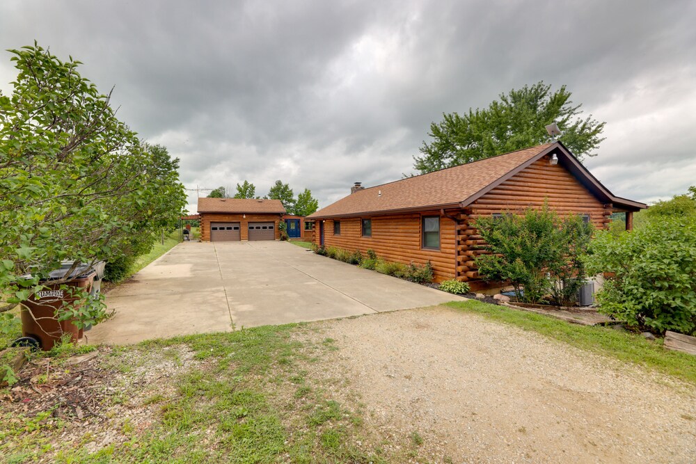 Cozy Brookville Home w/ Fire Pit & Deck! view 3