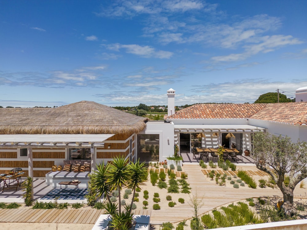 Wooden Villa By Cadenzalux