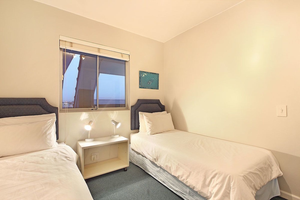 Dolphin Beach H108