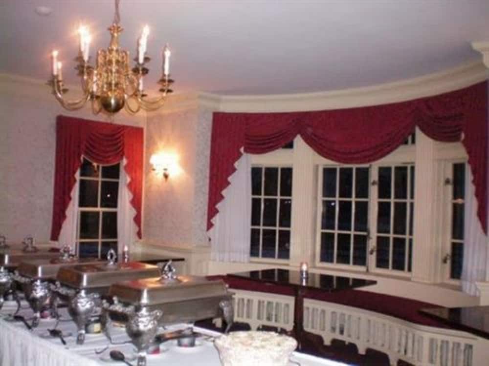 Montague Inn view 3