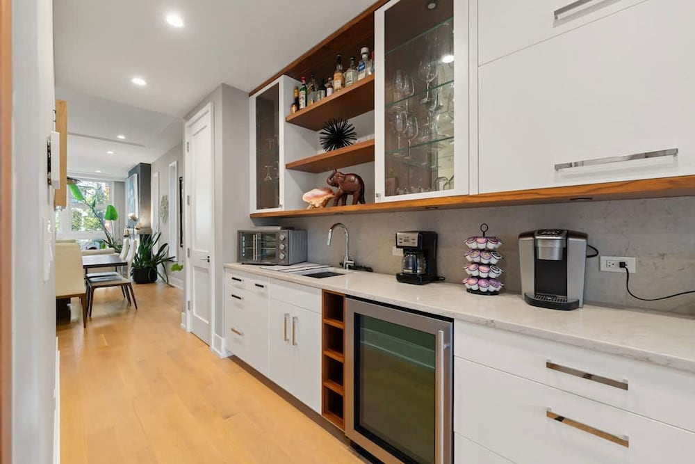 Stunning 5BR Home With 2 Rooftops Sauna Hot Tub