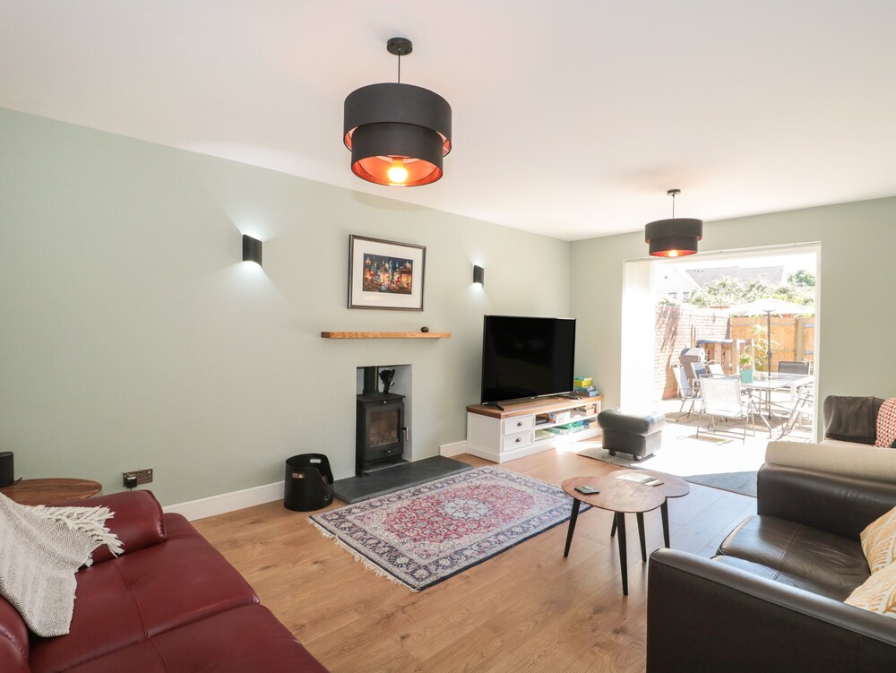 1 Charlotte Close