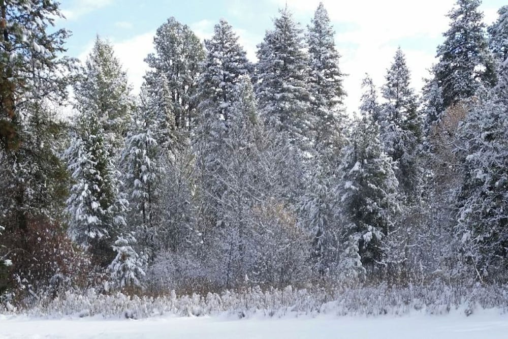 3BR House Near Skiing w/ Hot Tub