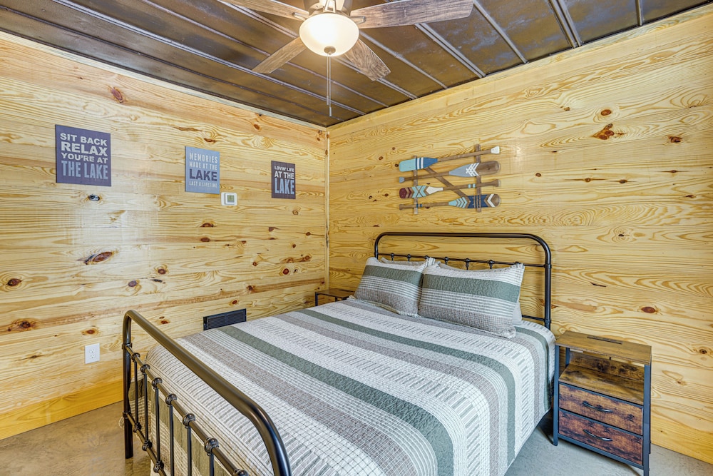 3 Mi to Water: Logan Martin Lake Cabin Getaway