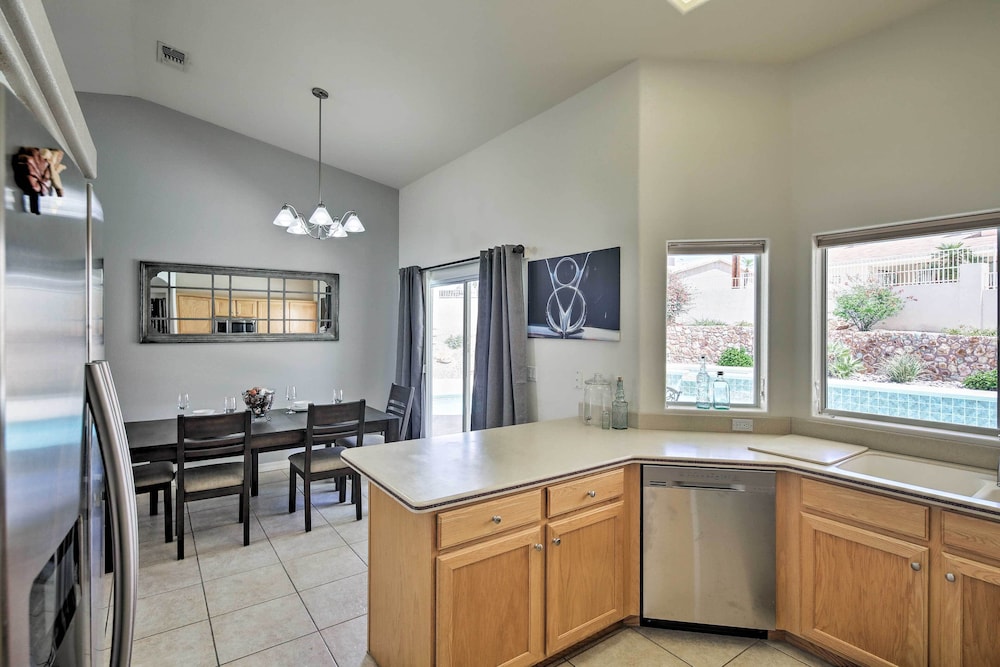 Elegant Lake Havasu Getaway w/ Pool - 3 Mi to Lake