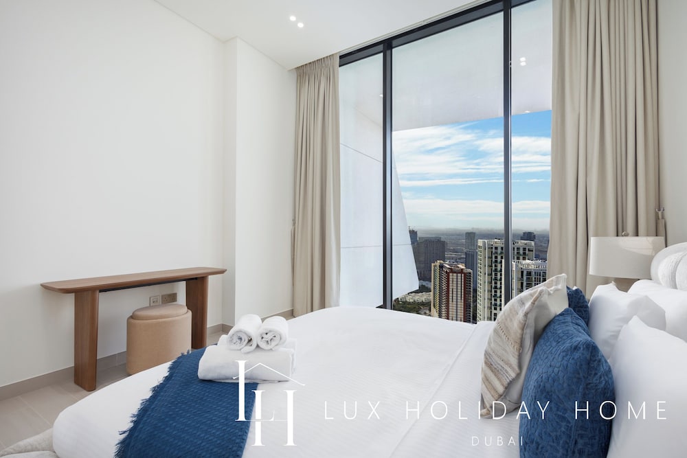LUX The Phantom Sky Pool Suite