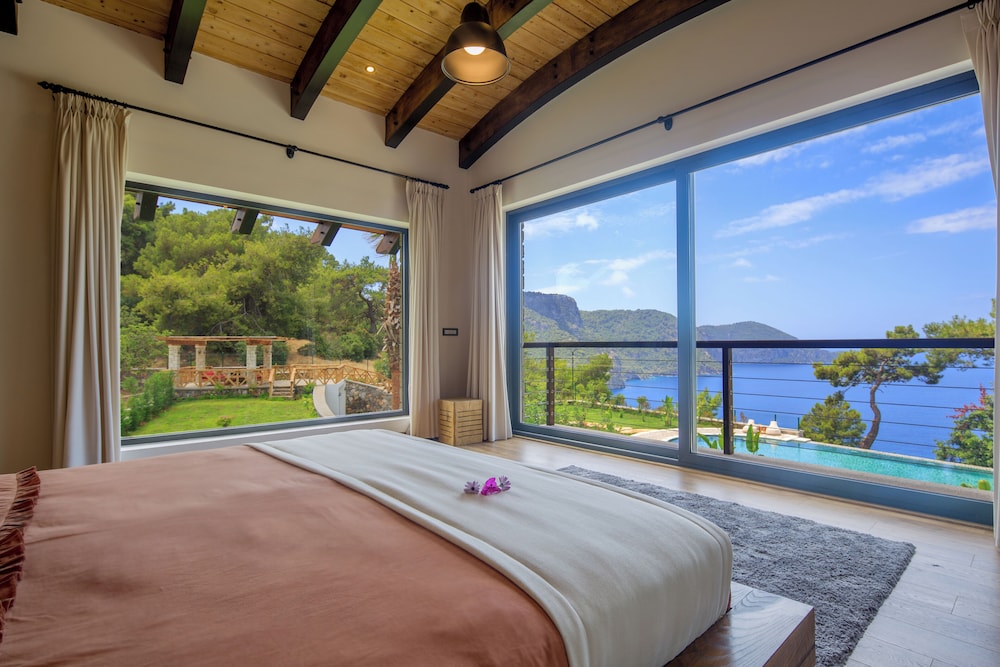 Private Island-Style Ultra Luxury Villa Estate