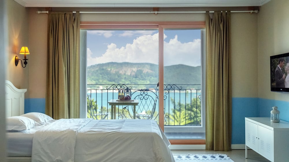hotel room