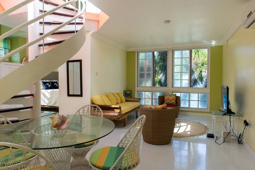 Hotel Sea Castle Vacation Villa - Image 1