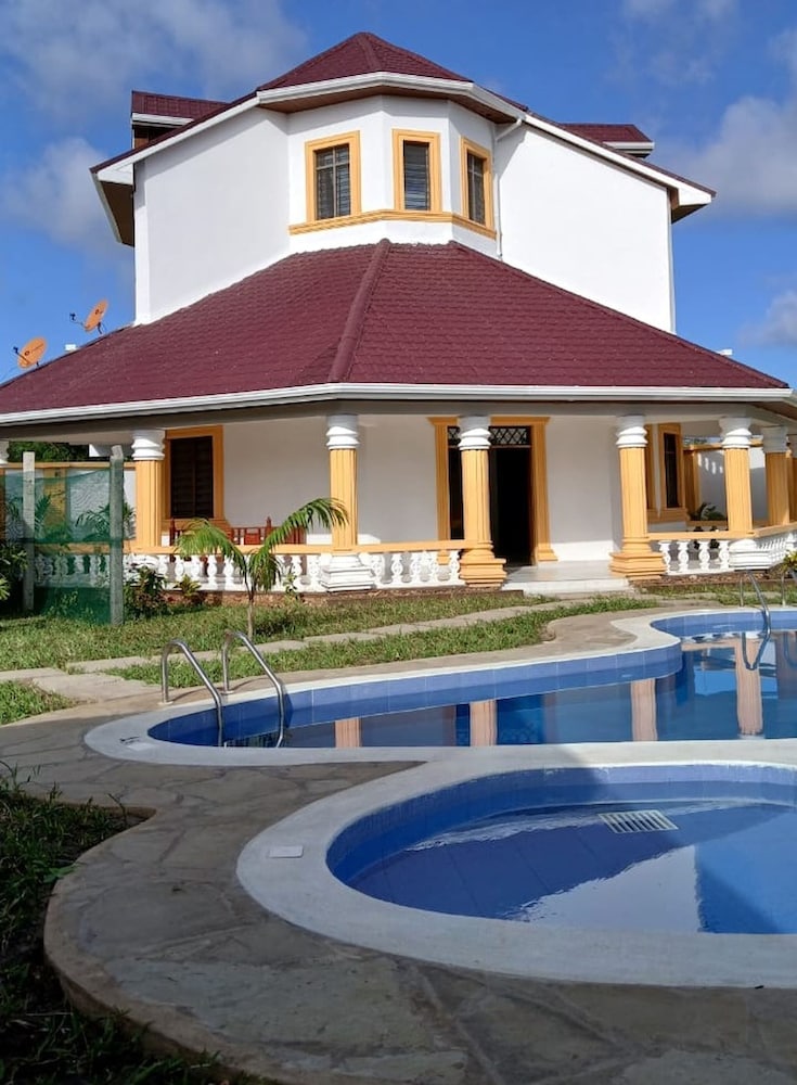 Greenfield Villa M-diani