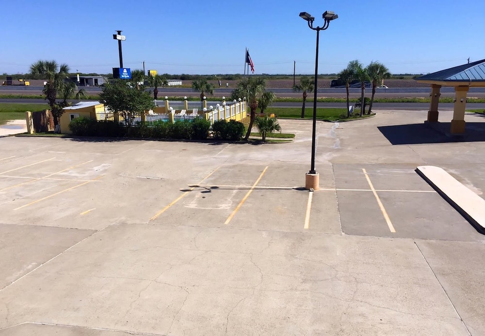 Americas Best Value Inn Bishop Kingsville view 5
