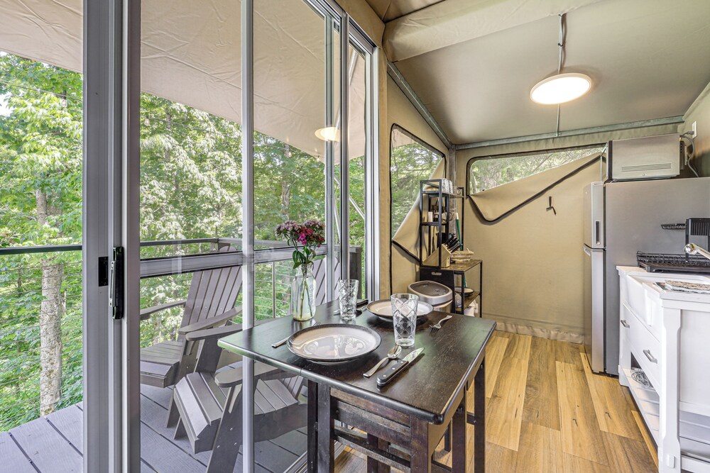 Mtn-view Deck: Scenic Glamping Getaway Near Boone!