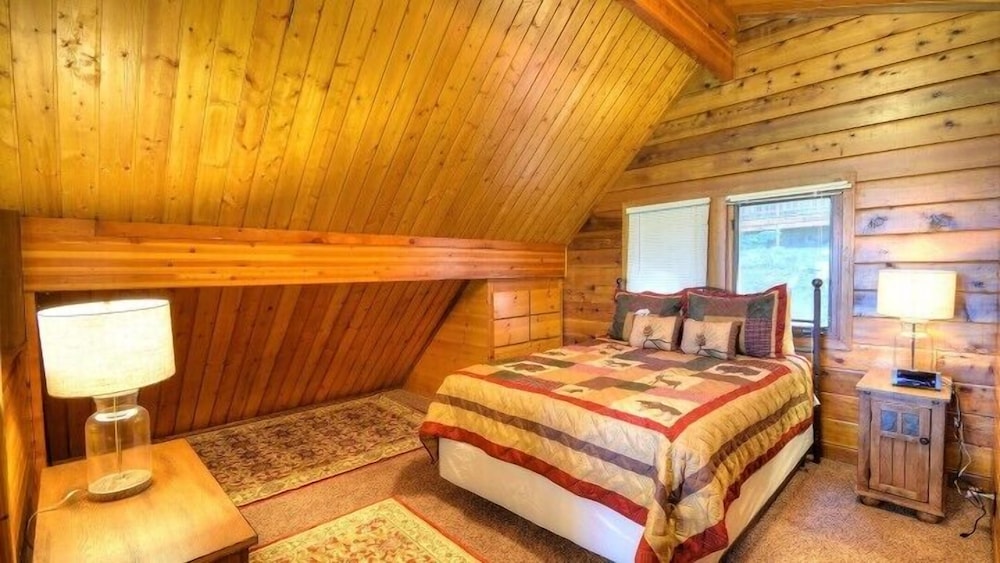 Scenic Wonders Treetops Cabin 2 Bedrooms view 2