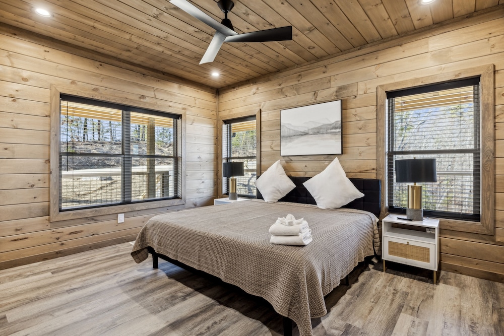 Jerne To The Top 4 Bedroom Cabin