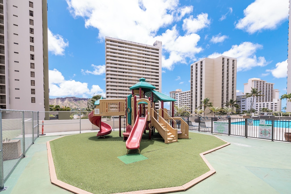 Waikiki Banyan 1BR