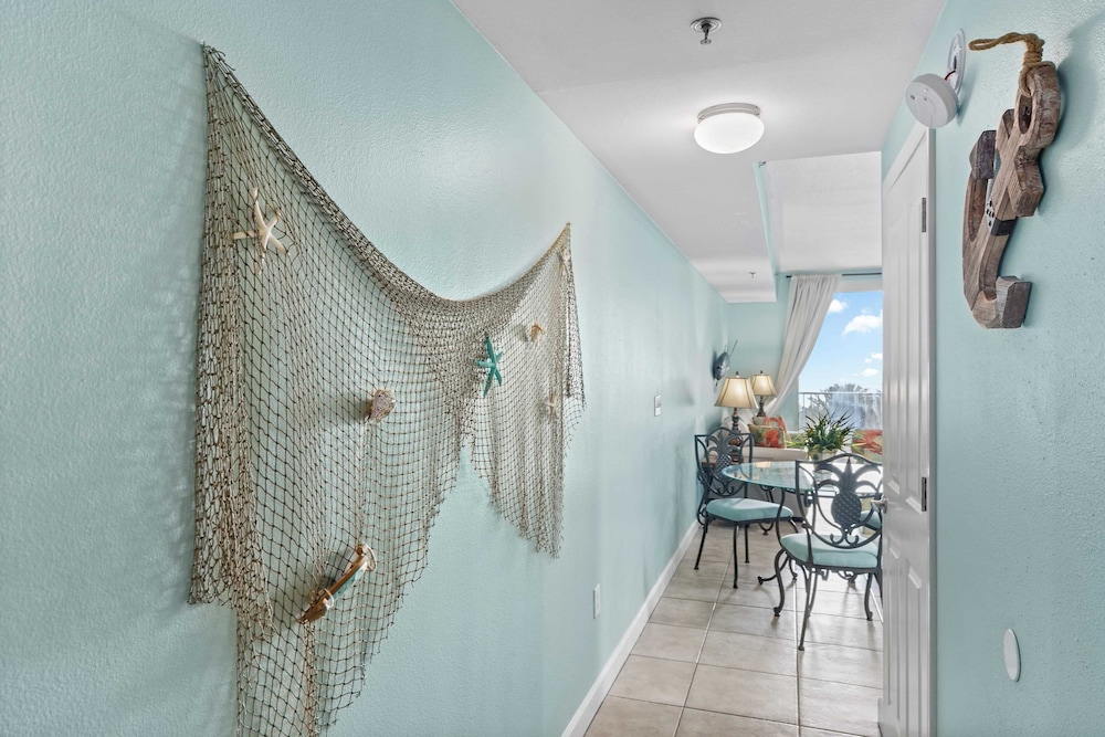 Relax at Panama City Beach Balcony, Parking, Walk to Dining
