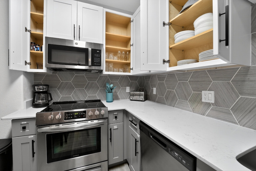 Chic 1br At Westgate Pool, Gym & Stadium Fun 1 Bedroom Apts