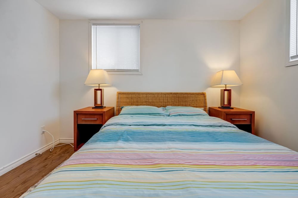 Comfortable Whitby 2 Bedroom Lower Suite