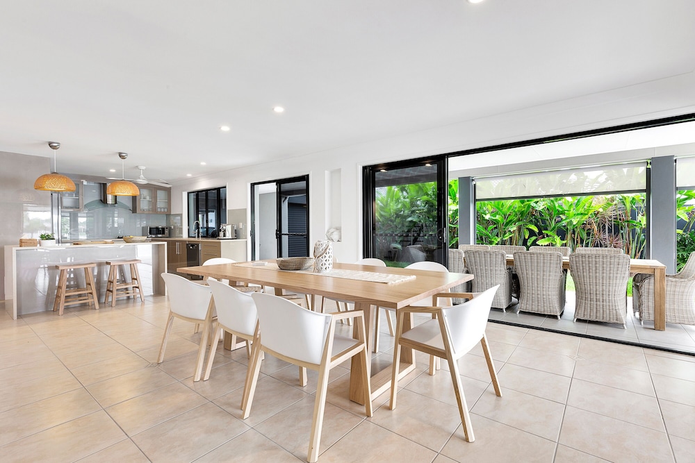 YALLA24-LUXURY RESORT STYLE HOLIDAY HOME