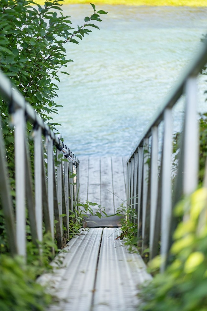 Riverside by Cowichan Lake Cottages