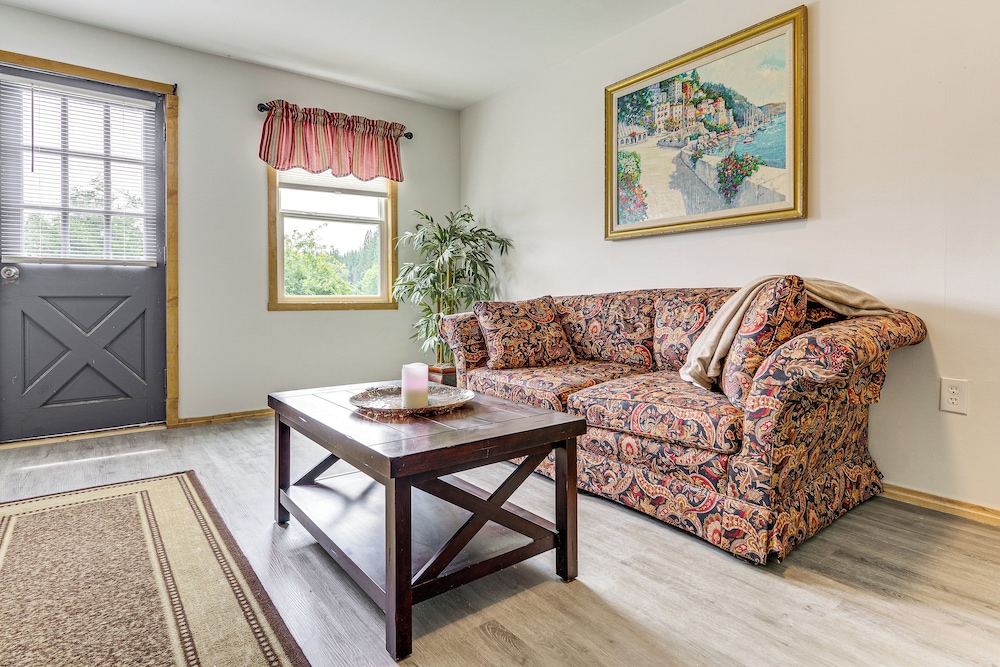 9 Acres, Pick Your Own Apples: Cabin in Arlington!