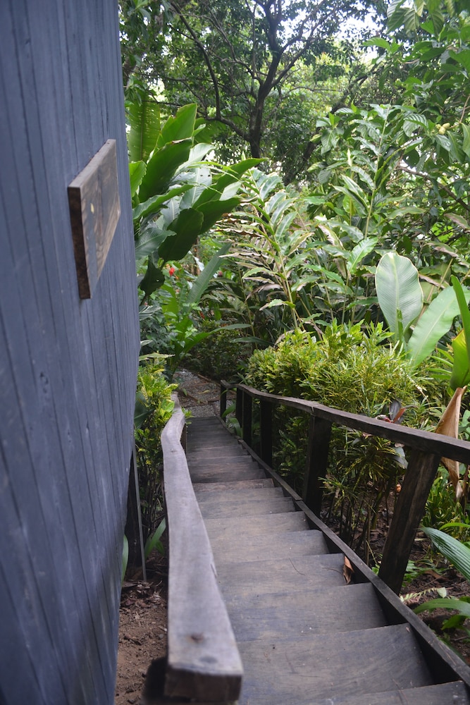 The Lookout Inn Lodge