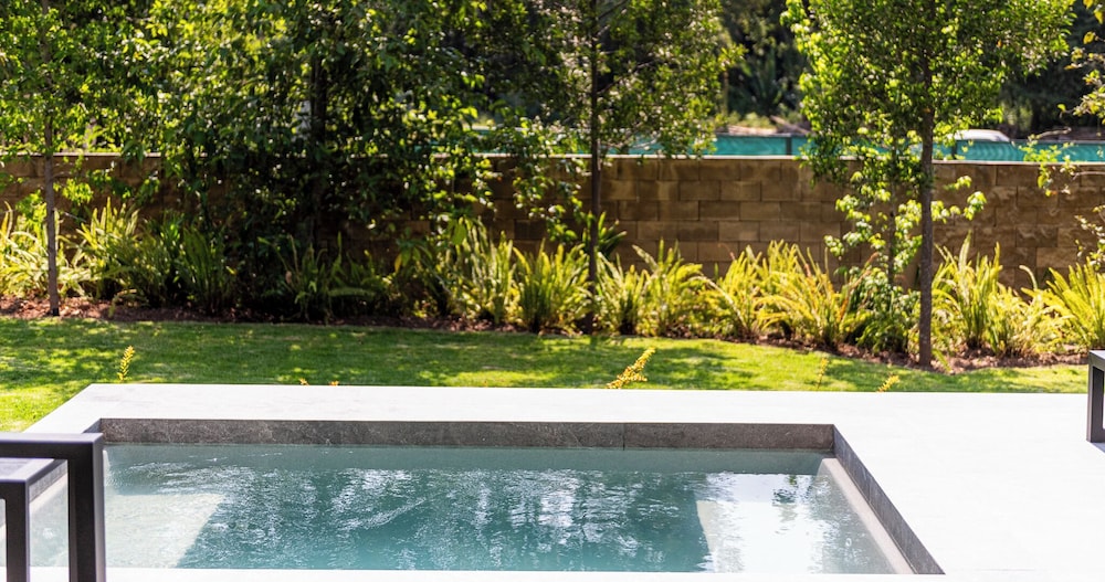 Casa Cundi-Contemporary Living in Nature