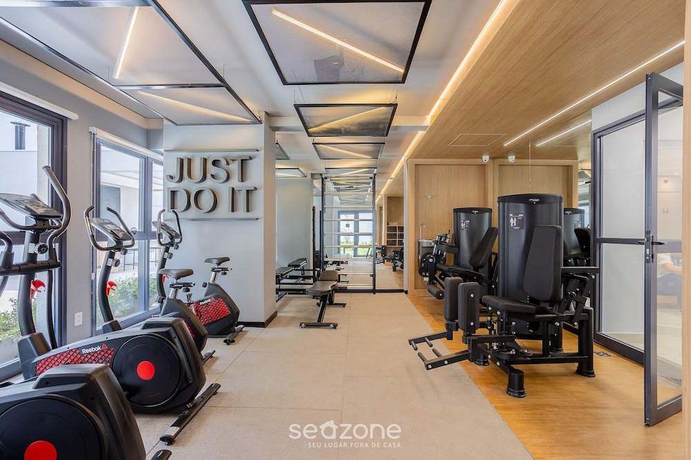 Apt w/ Balcony & View, 650m From the Metro Nik0504