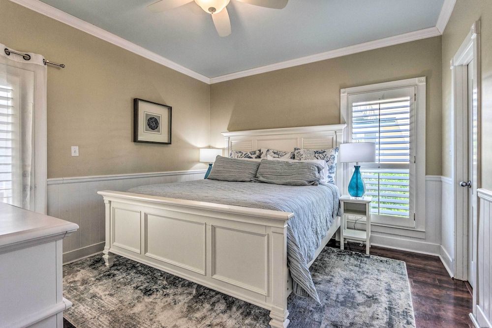 Grand Destin Getaway - Walk a Block to the Beach!
