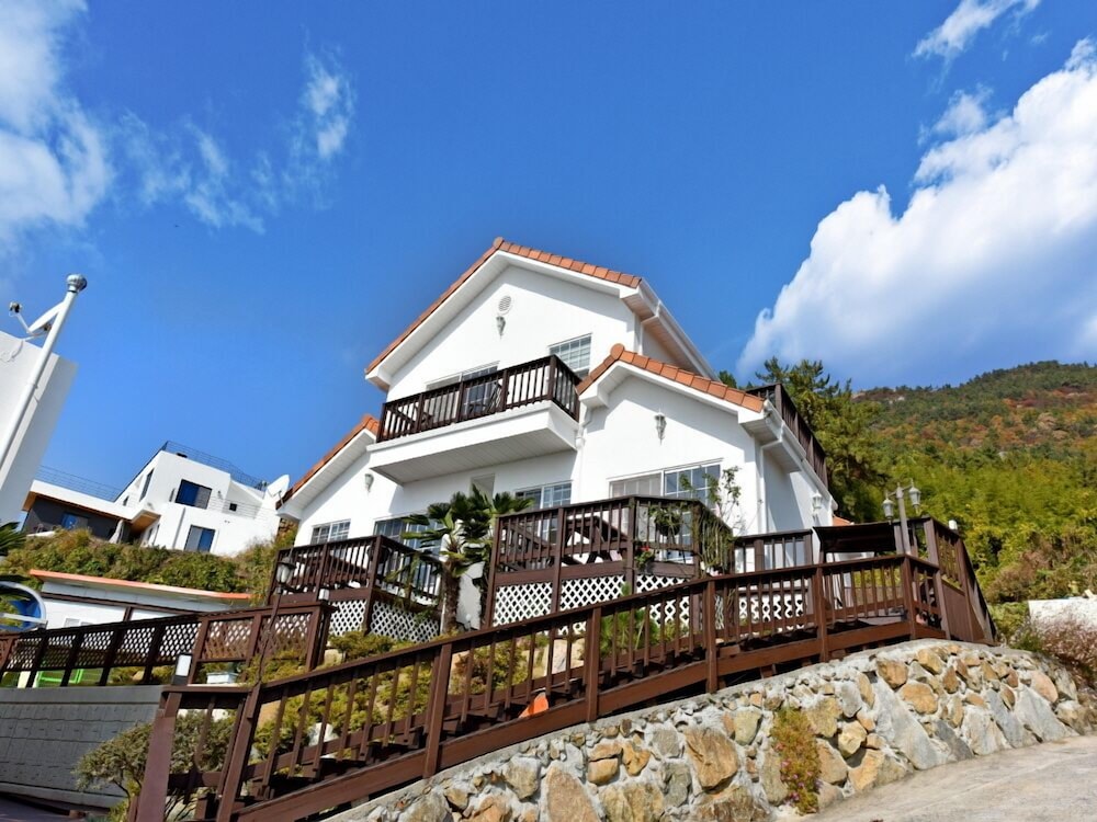 Namhae Bluemare Pension