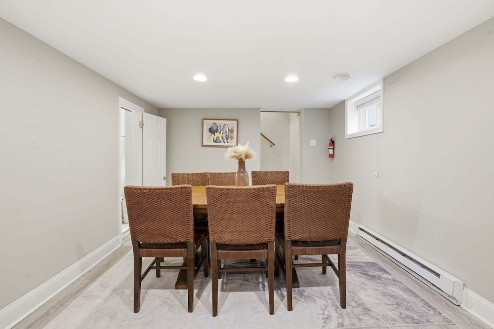 Dc Area Bungalow Near Shops And Dining 3 Bedroom Home