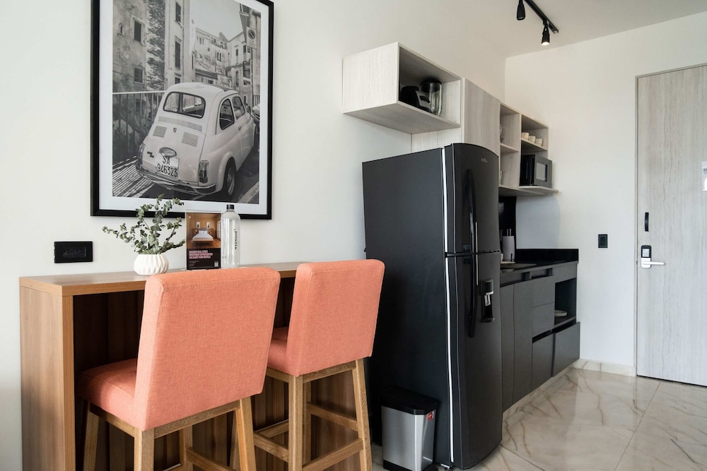 w Bright 1BR w Ocean View Near C Amurallada