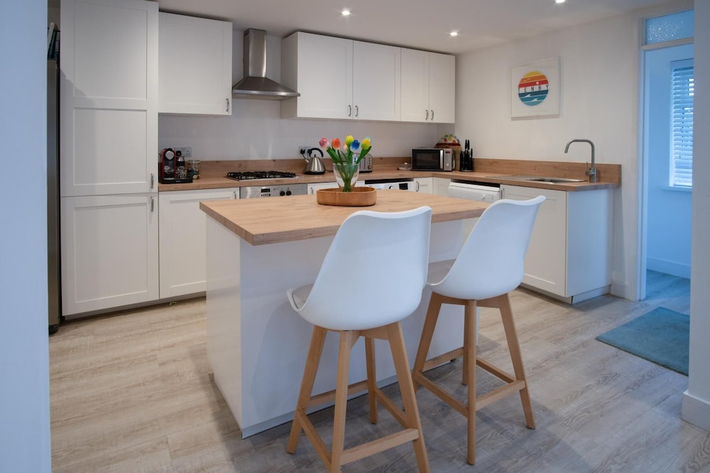 Taliesin - 5 Bedroom Holiday Home - Tenby