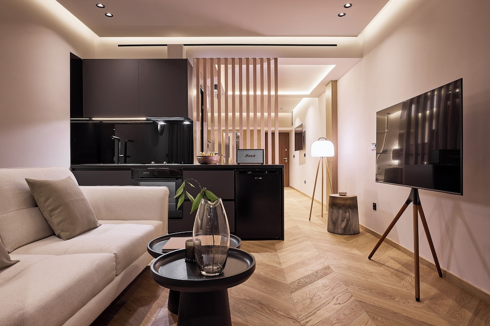 Cama Luxury Suites Kavouri