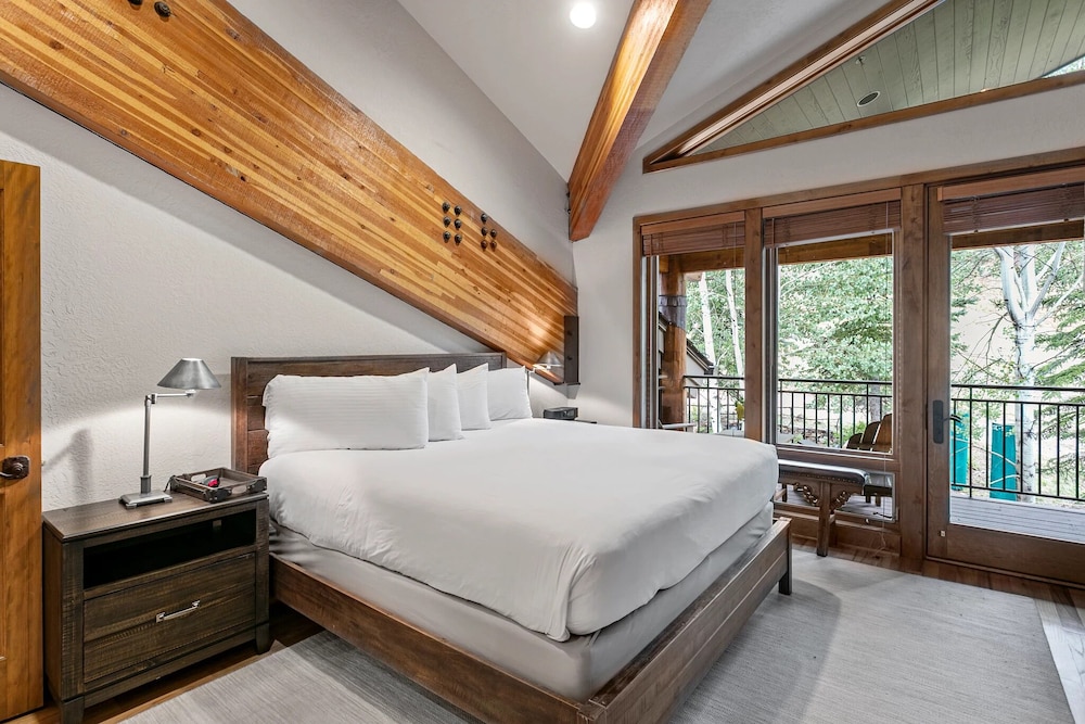 Sterling Lodge at Deer Valley Resort - Three Bedroom Condo with Hot Tub #111 3 Condo