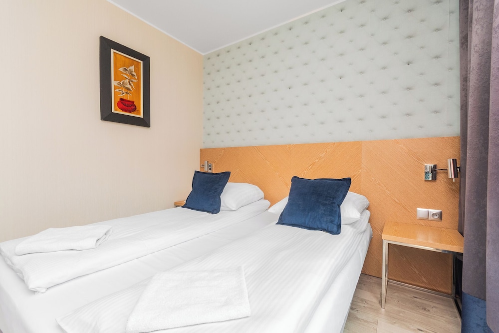 Amber Port 12B by Grand Apartments