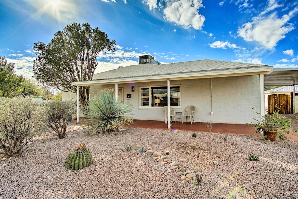 Centrally Located Tucson Home ~ 5 Mi to Dtwn! view 4