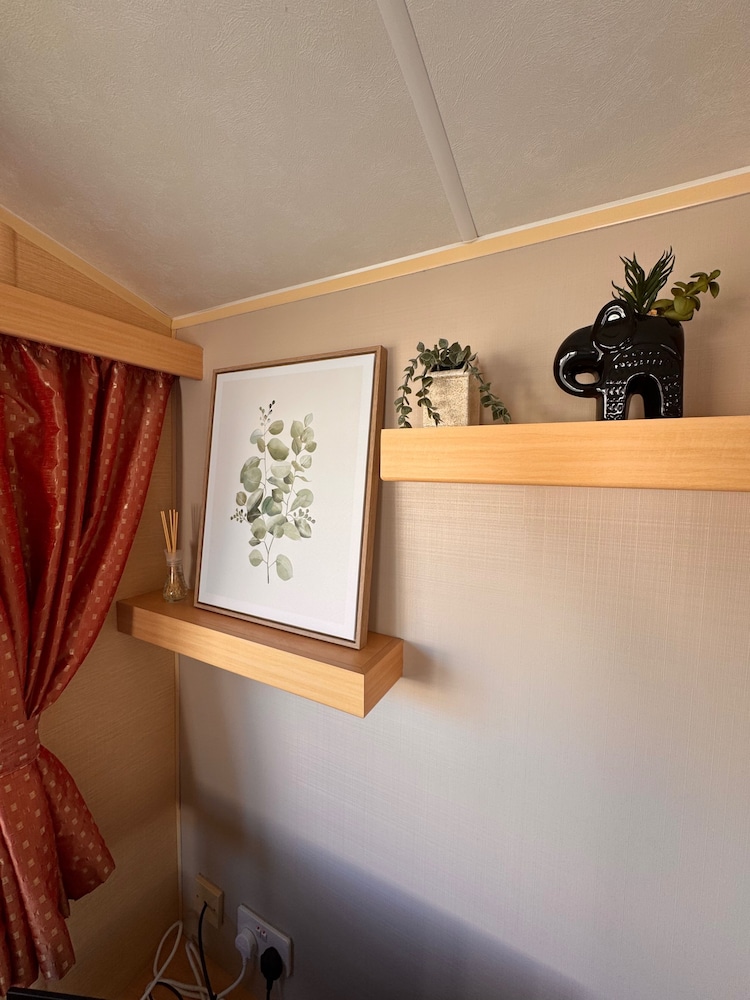 3 Bed Caravan - Side Gated Decking, Wifi, Pets