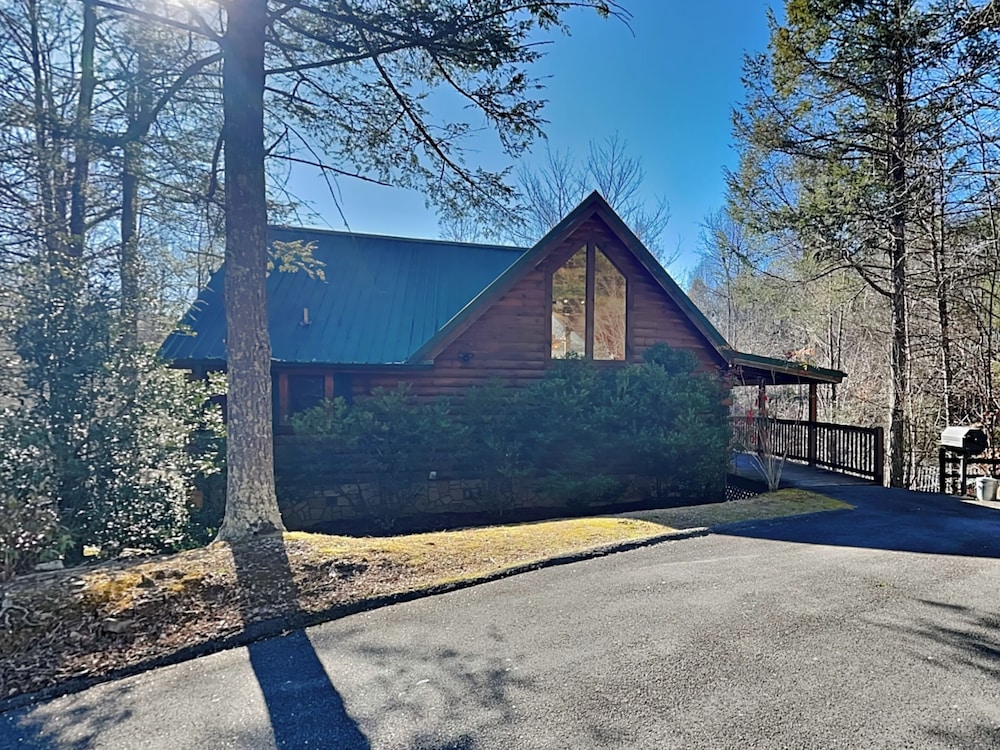 Smoky Bear Hideaway by Jackson Mountain Rentals