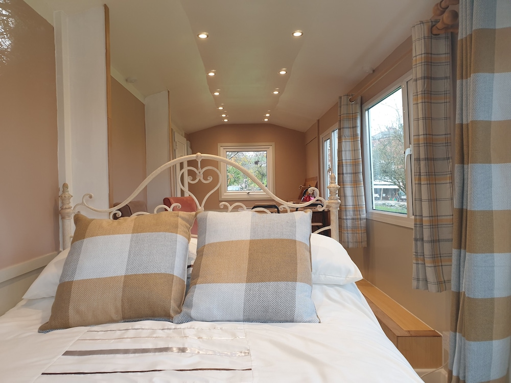 Shropshire - Riverside - Cabin - Sleeps 2 - Hottub view 3
