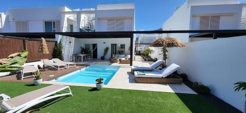 Serena Holiday Homes by LIVVO