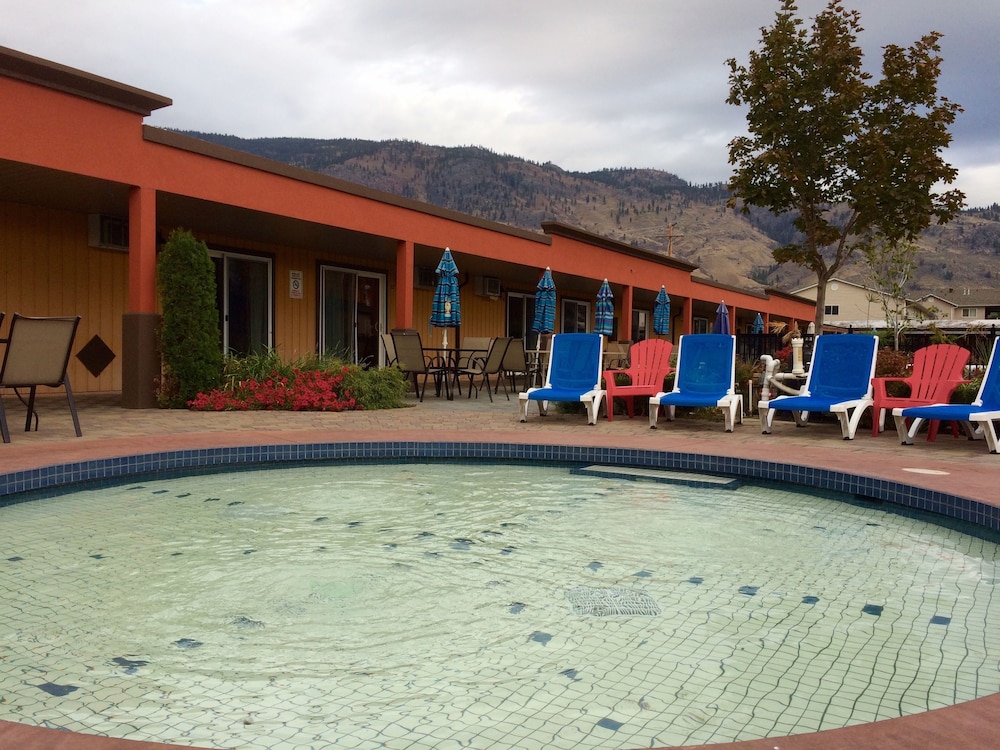 Sahara Suites