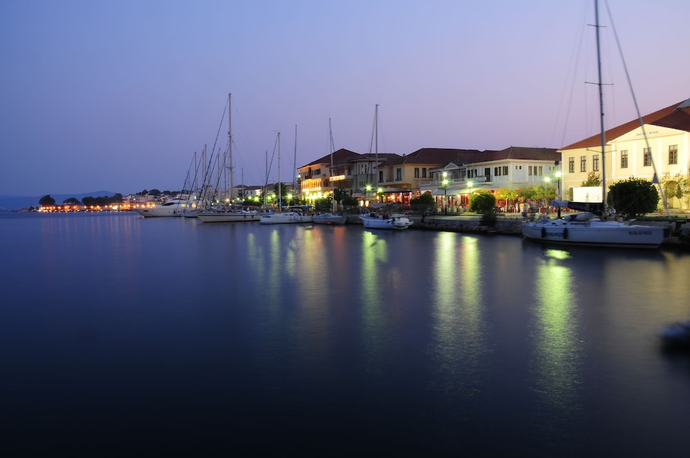 Faros Apartments