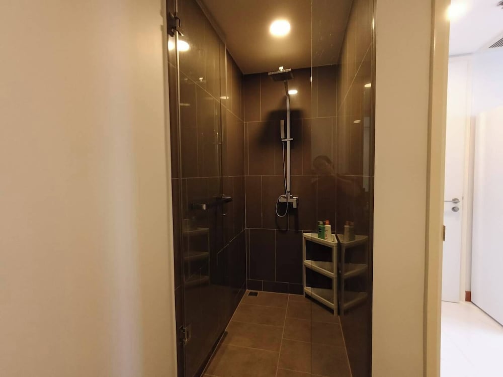 Luxury Large One Bedroom Seaview Serviced Apartment at Wongamat, Pattaya