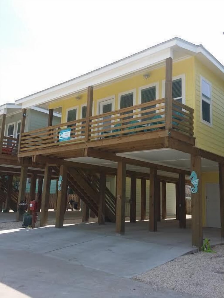 Seahorse Shanty OV32