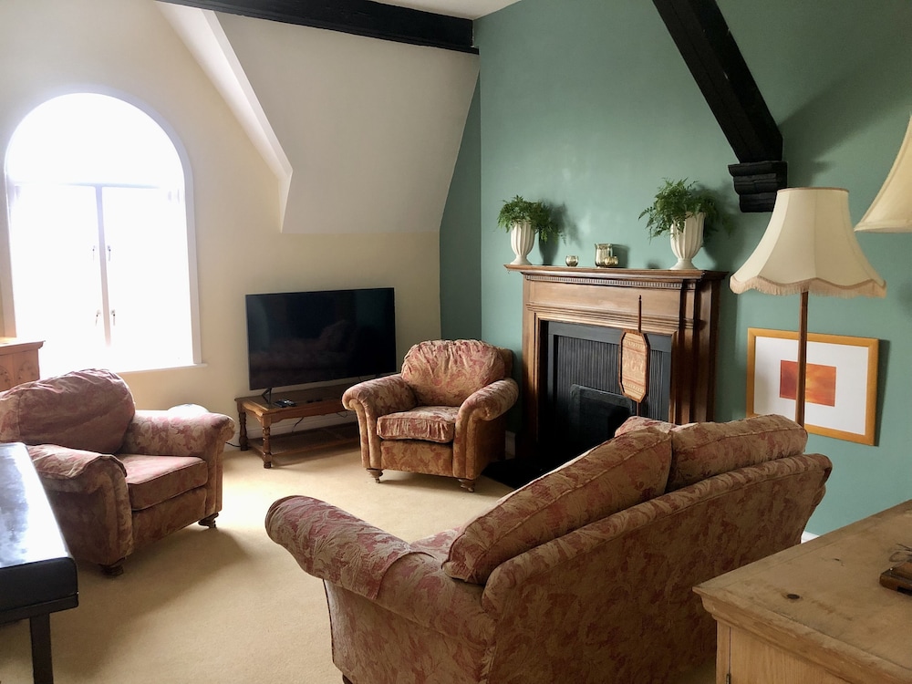 Charming 2-bed Apartment in Waterloo, Liverpool view 5