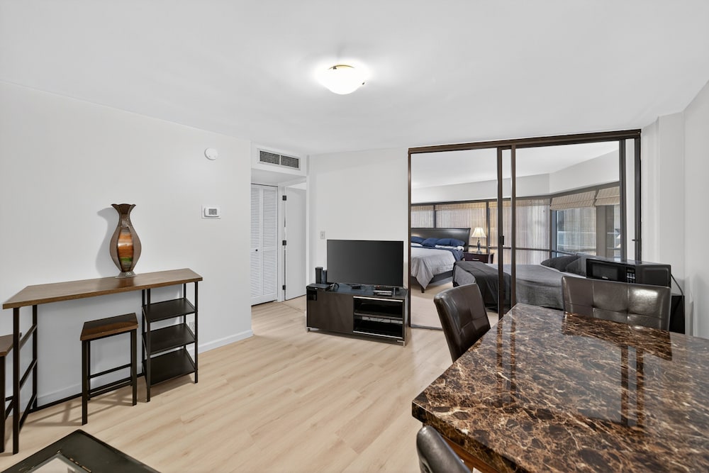 Chic Dt Honolulu Executive Condo 1 Bedroom Condo