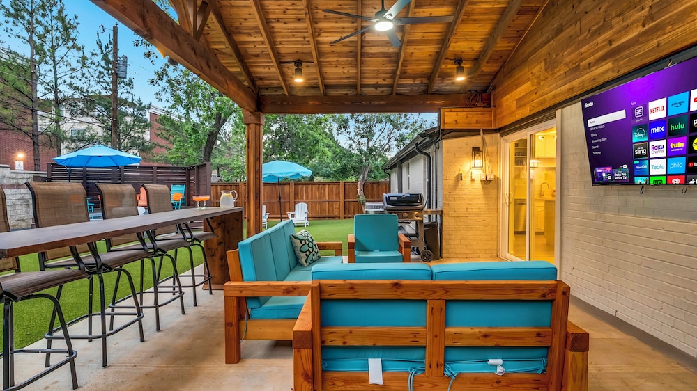 LuxStay Escapes