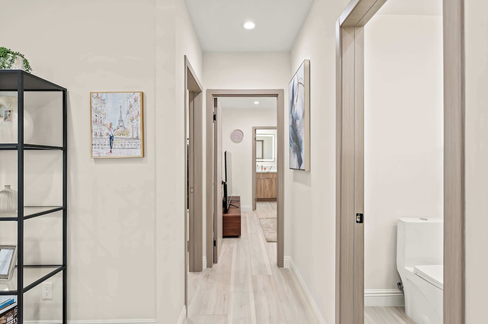 Stylish New Home Bright, Modern & Fully Stocked