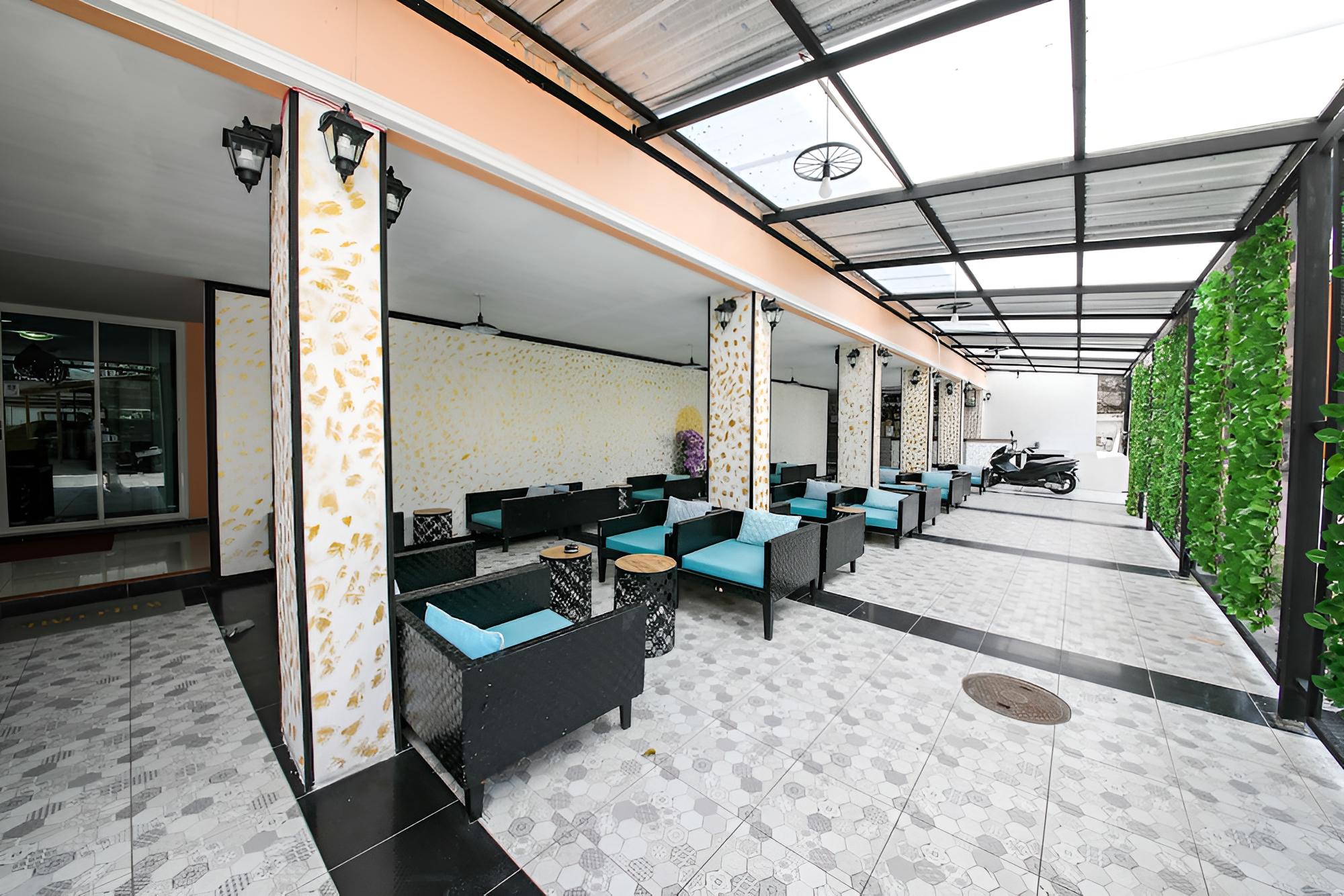 OYO 118 Beach Walk Stay
